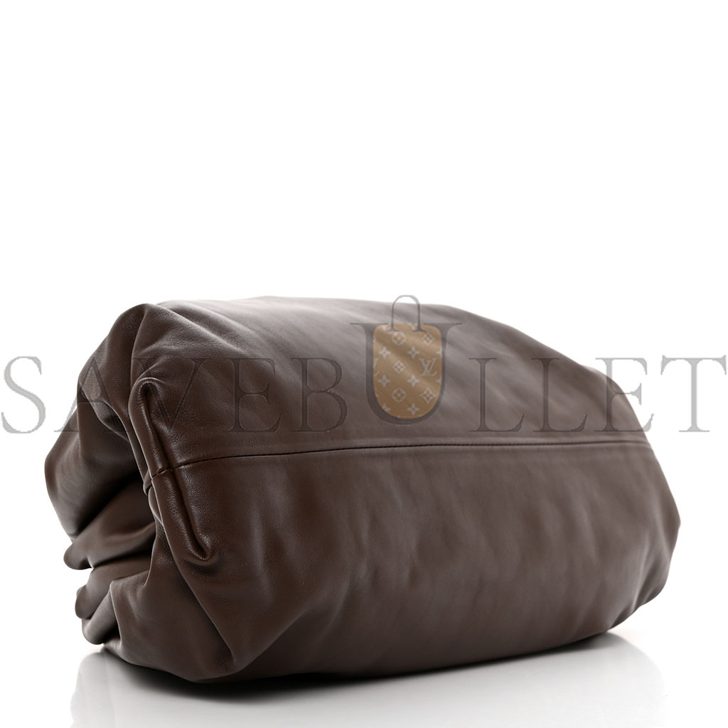 BOTTEGA VENETA SMOOTH BUTTER CALF THE POUCH OVERSIZED CLUTCH BROWNIE (38*19*8cm)